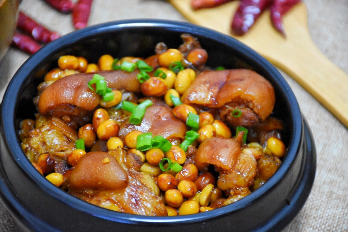 猪蹄烩黄豆