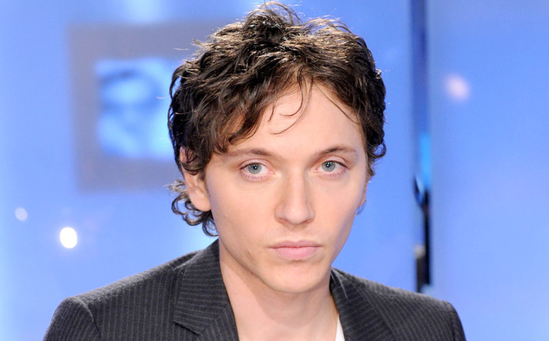 歌手,1975年11月7日生于 a target="_blank" href="/item/法国