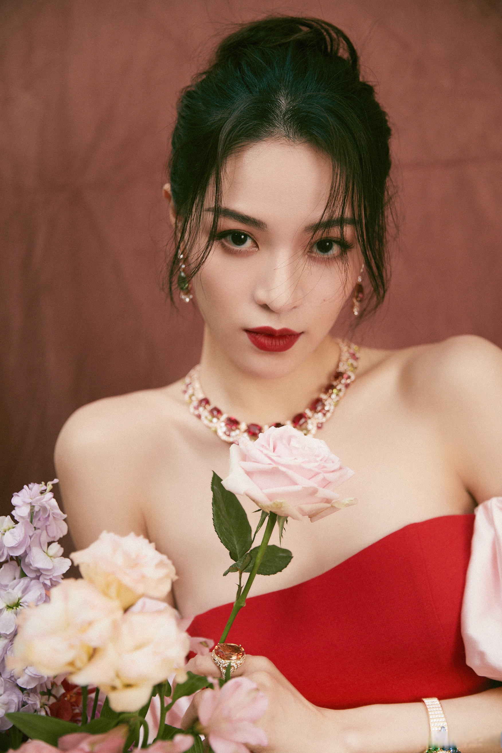  p>钟楚曦(elaine zhong),1993年3月18日出生于广东省广州市,毕业于 a