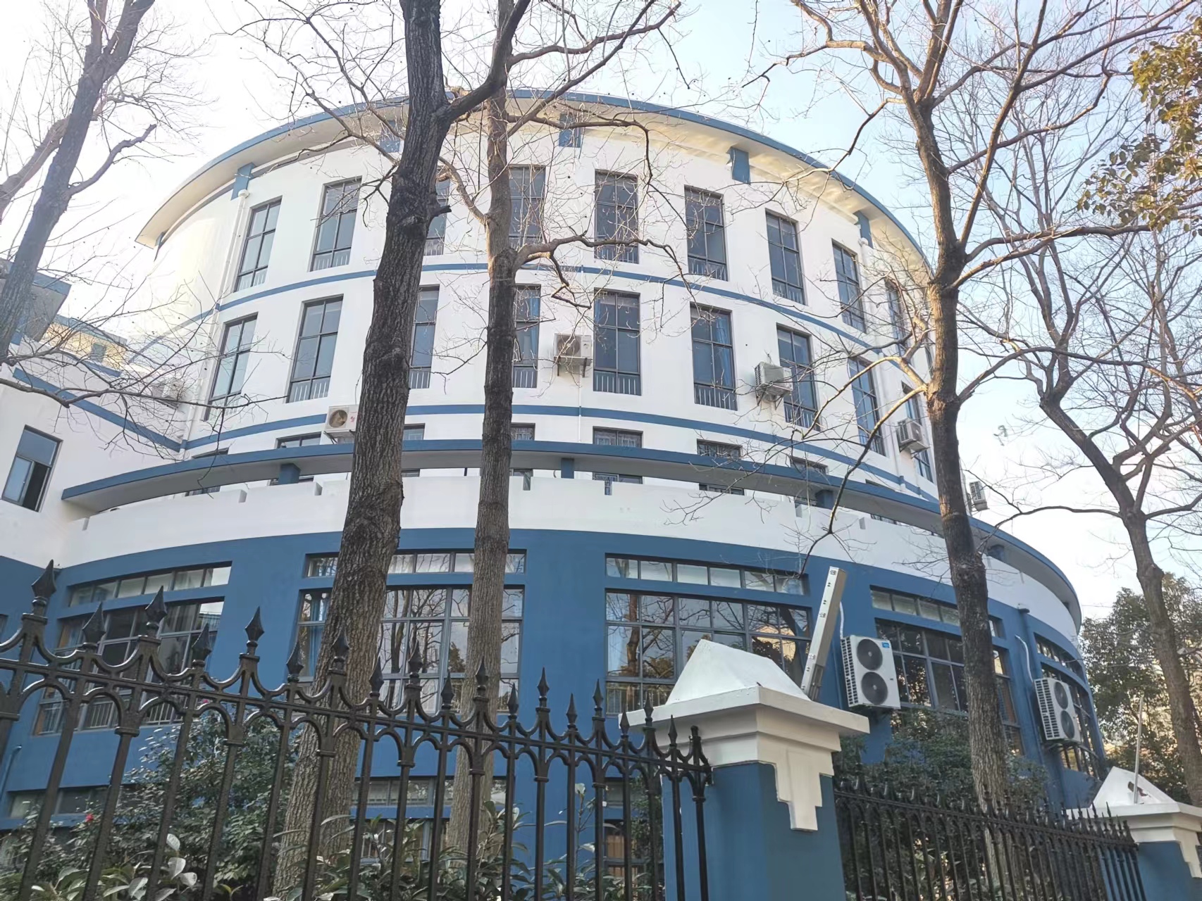 上海市三林中学东校