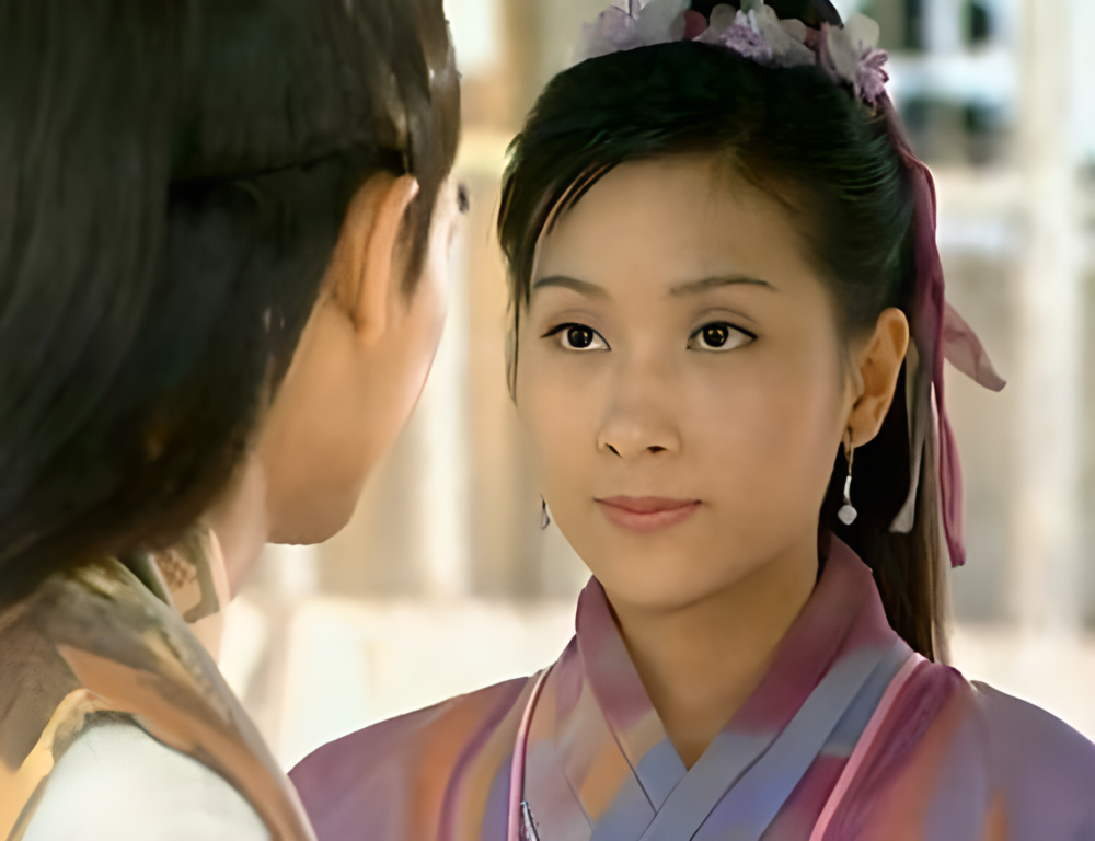 白羽彤,女,2002年电视剧《大醉侠》中的人物