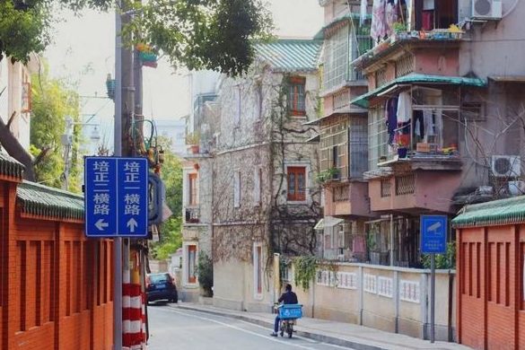  p>培正二横路位于广州市越秀东山口,由无开发商建成,共计房屋37户