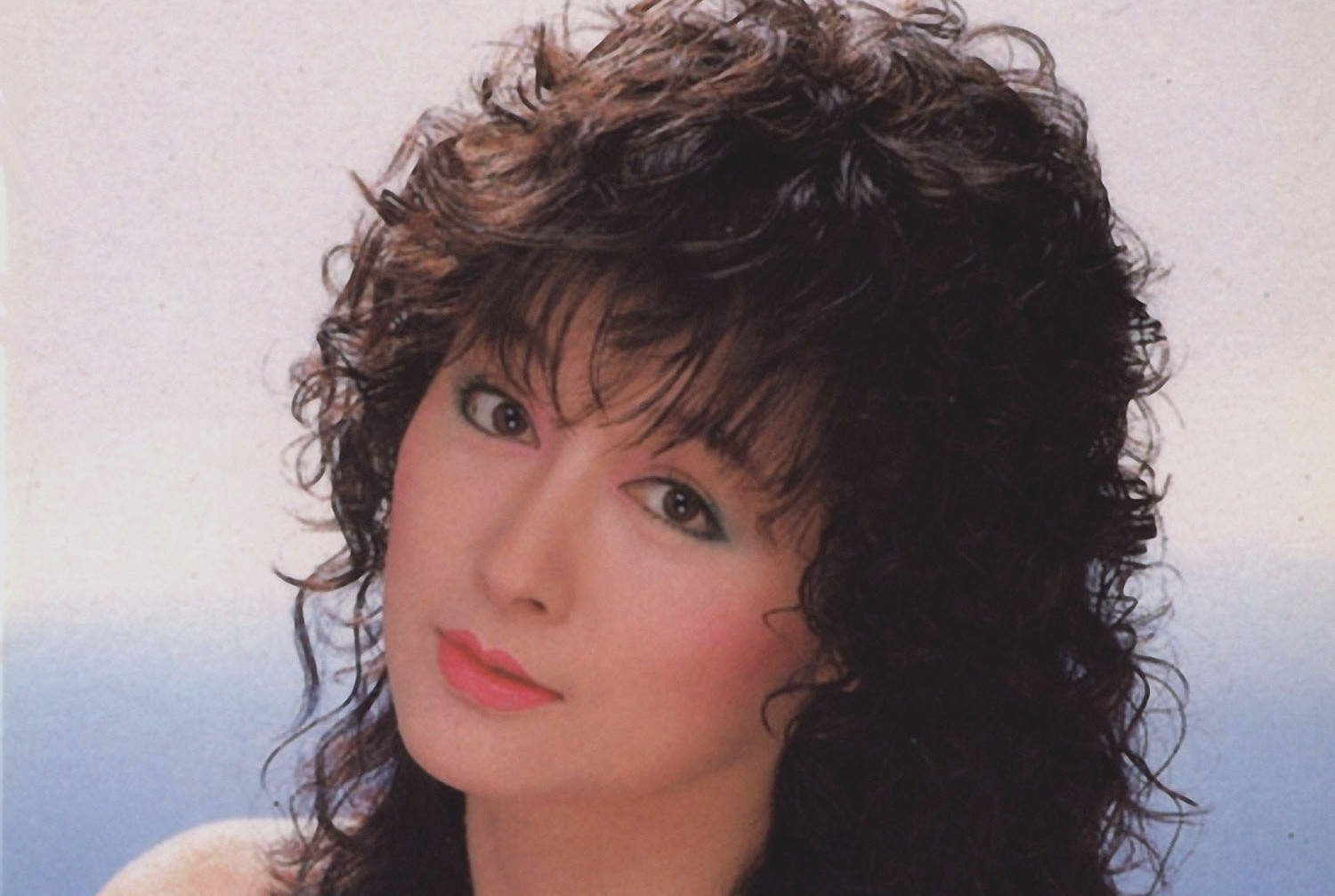  p>潘迎紫(angela),1949年6月5日出生于江苏省苏州市,华语影视女演员.