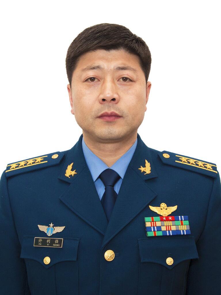 ">鸡泽 /a>人,1975年09月生,1994年7月入伍,现任空军某基地司令员