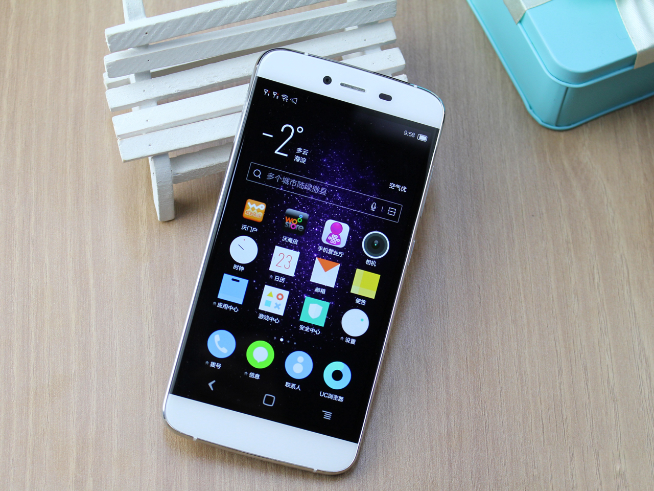 是小辣椒公司于2015年11月发布的一款智能手机