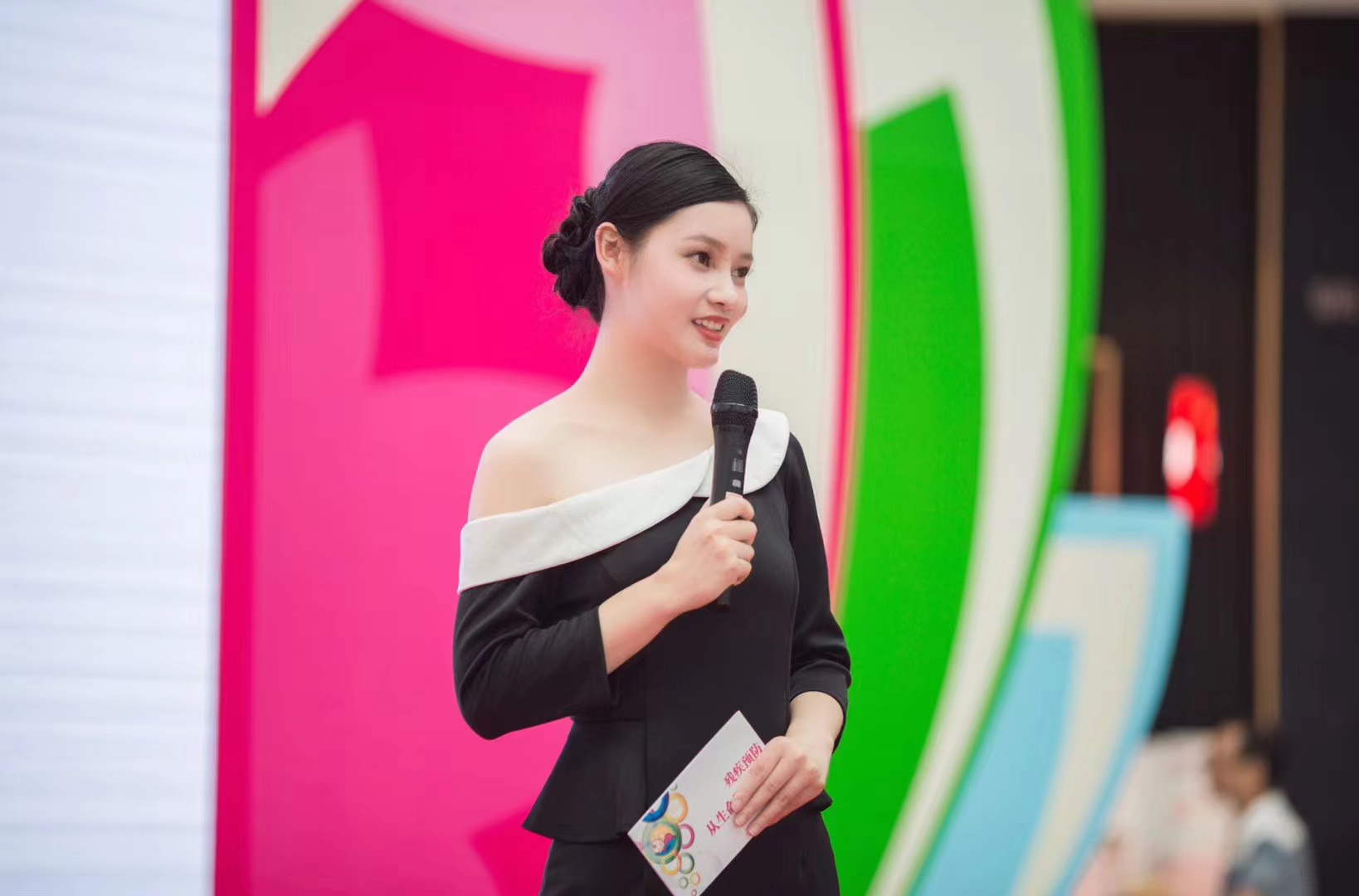 59279186" data-lemmaid="59279186">品牌溯源 /a>》栏目外景主持人