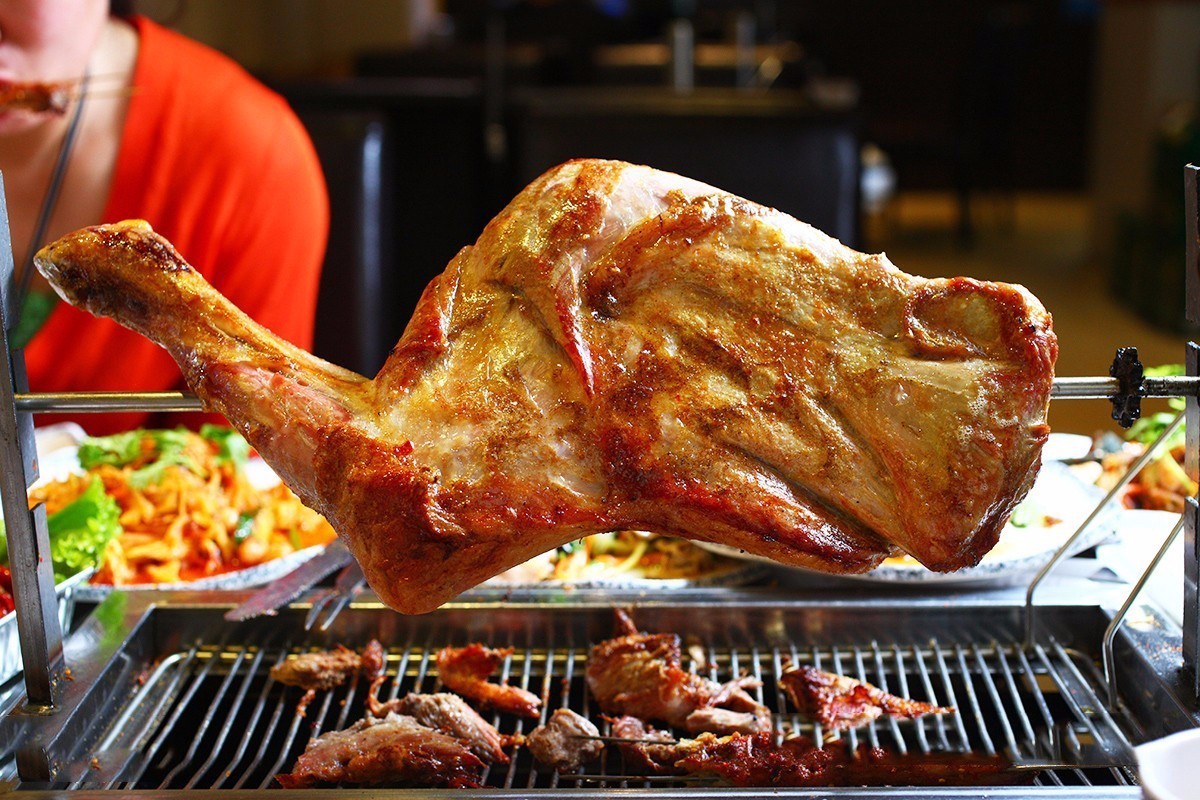  p>烧羊腿是一道菜品,主要制作材料有羊前腿肉 2000克. /p>