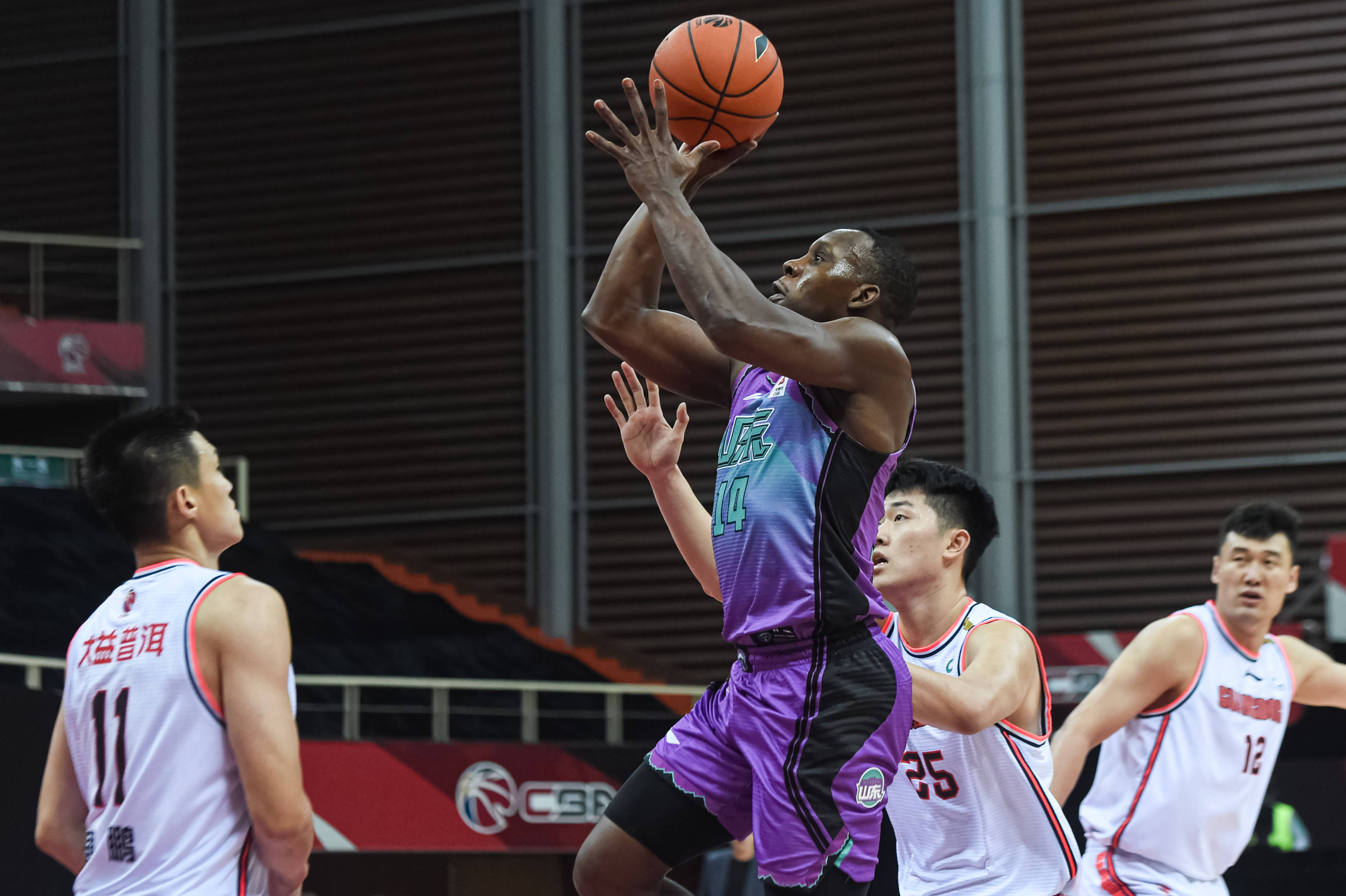  p>莱斯特·哈德森(lester hudson),1984年8月7日出生于美国 a target