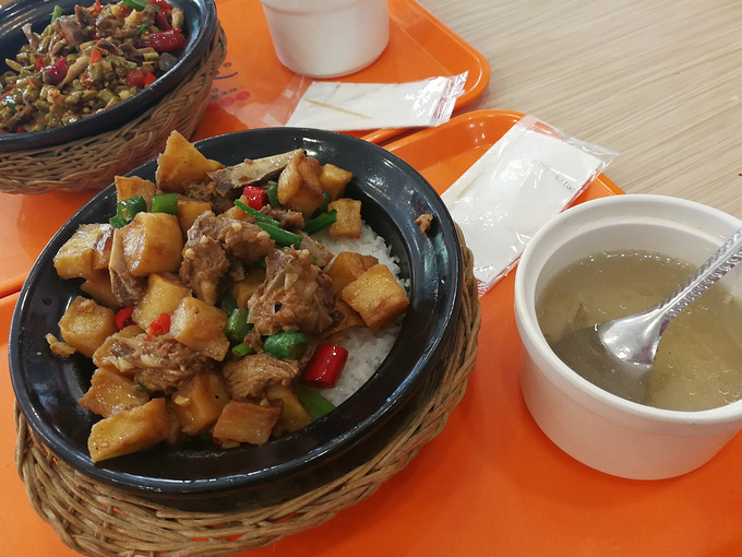 土豆排骨煲仔饭