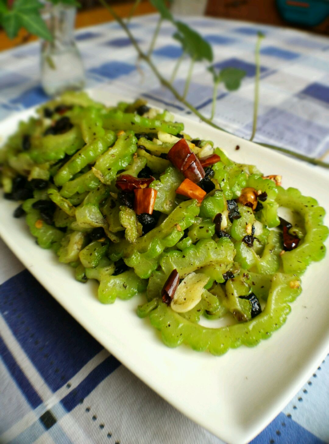  p>豆鼓苦瓜是以苦瓜, a target="_blank" href="/item/豆豉/386198"