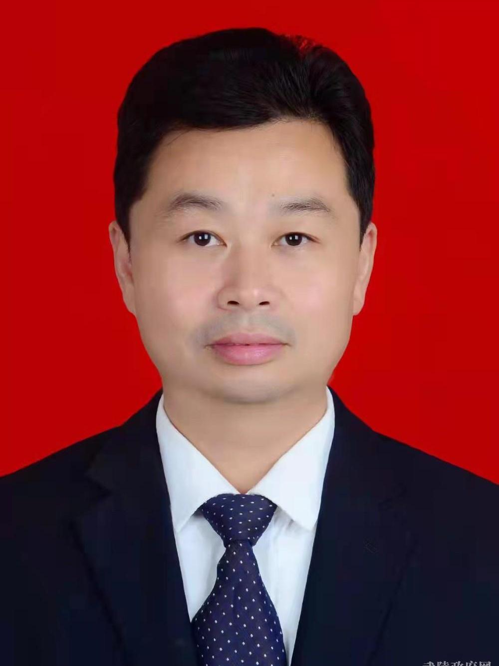  p>徐杰,现任武陵区人民政府党组成员,副区长 /p> p>曾任常德市武陵区