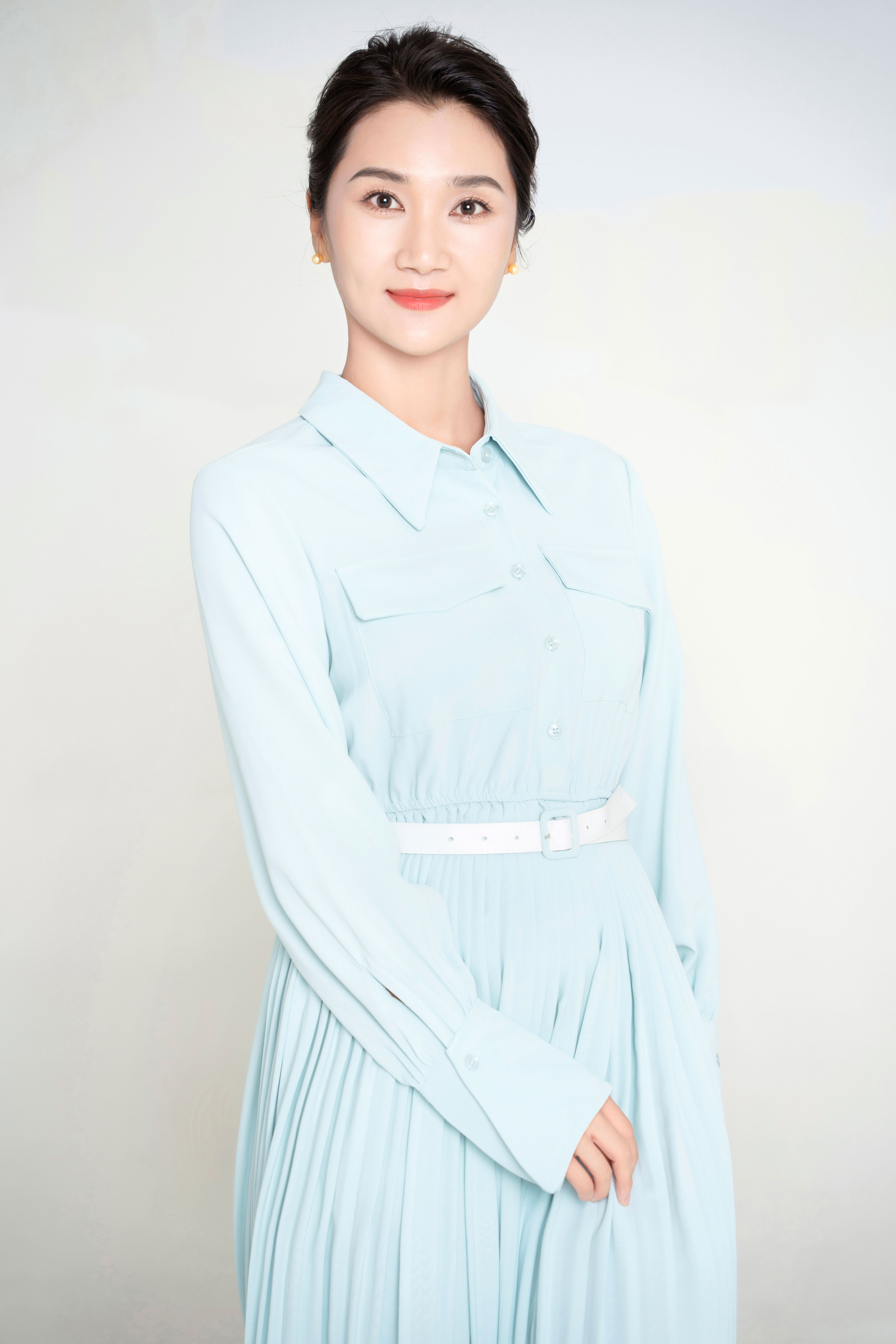  p data-id="go05hu5jmo">文君,原名张文君,大连人,毕业于吉林艺术