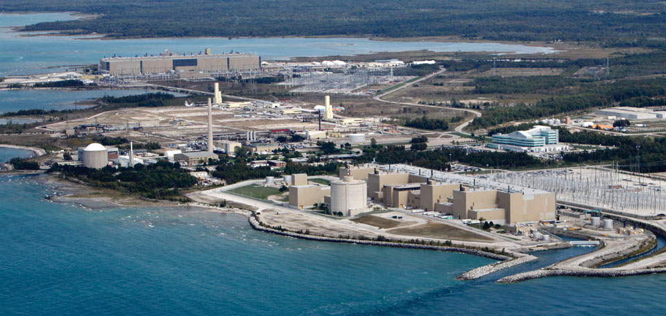 核电站 (bruce nuclear power station) 坐落休伦湖东岸,位于加拿大