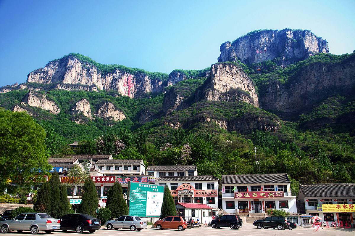 石家庄市西北90公里处的 a target="_blank" href="/item/平山县