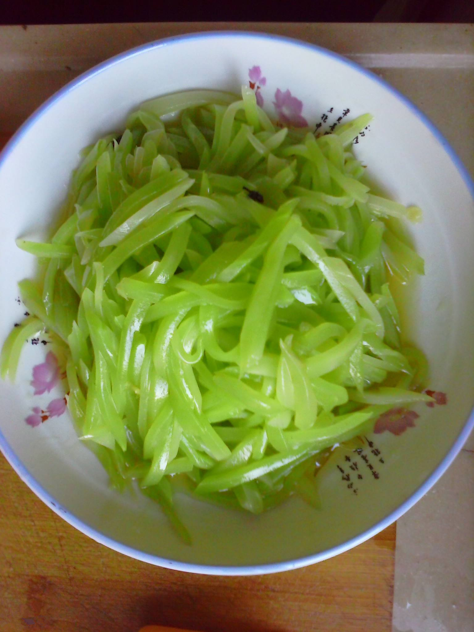 素炒整莴笋