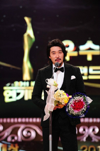  p>李泰坤(lee tae gon),1977年11月27日出生于韩国大田,毕业于 a