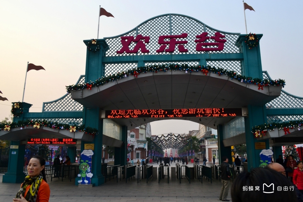  p>上海欢乐谷位于上海西南部的松江 a target="_blank" href="/item