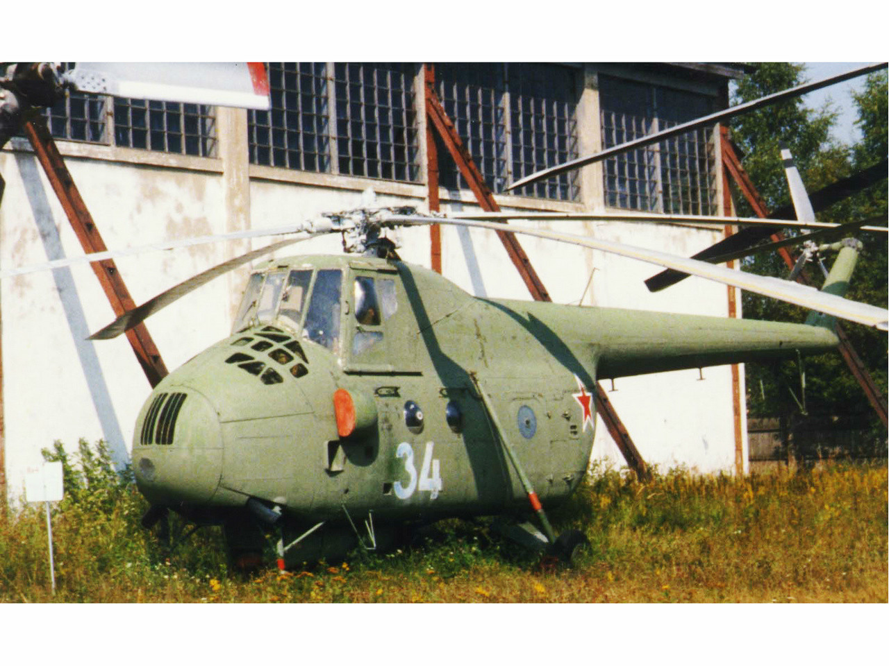  p>直-5(中国代号:z-5,英文:hamc z-5/harbin z-5)直升机,是中国