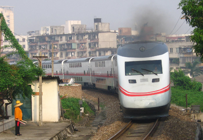 double dmus)即nzj2型动力集中式双层内燃动车组,由大连机车车辆厂, a