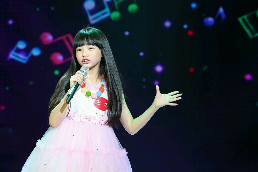  p>王巧,2006年9月13日出生于四川成都,中国内地女歌手,演员,主持人.