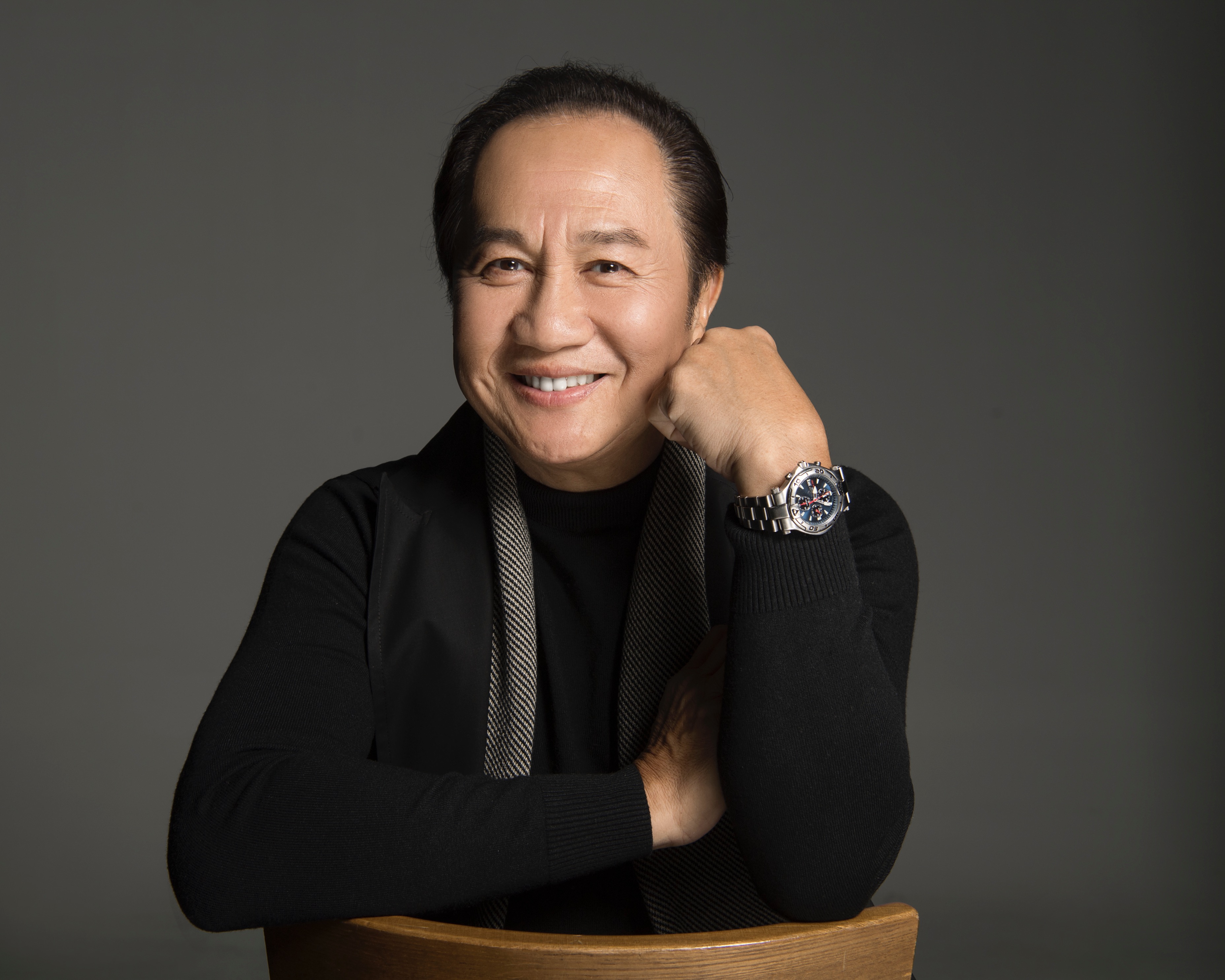  p>郭锋(kwok fung,曾被误称为郭峰),原名郭民富,1951年10月27日生于