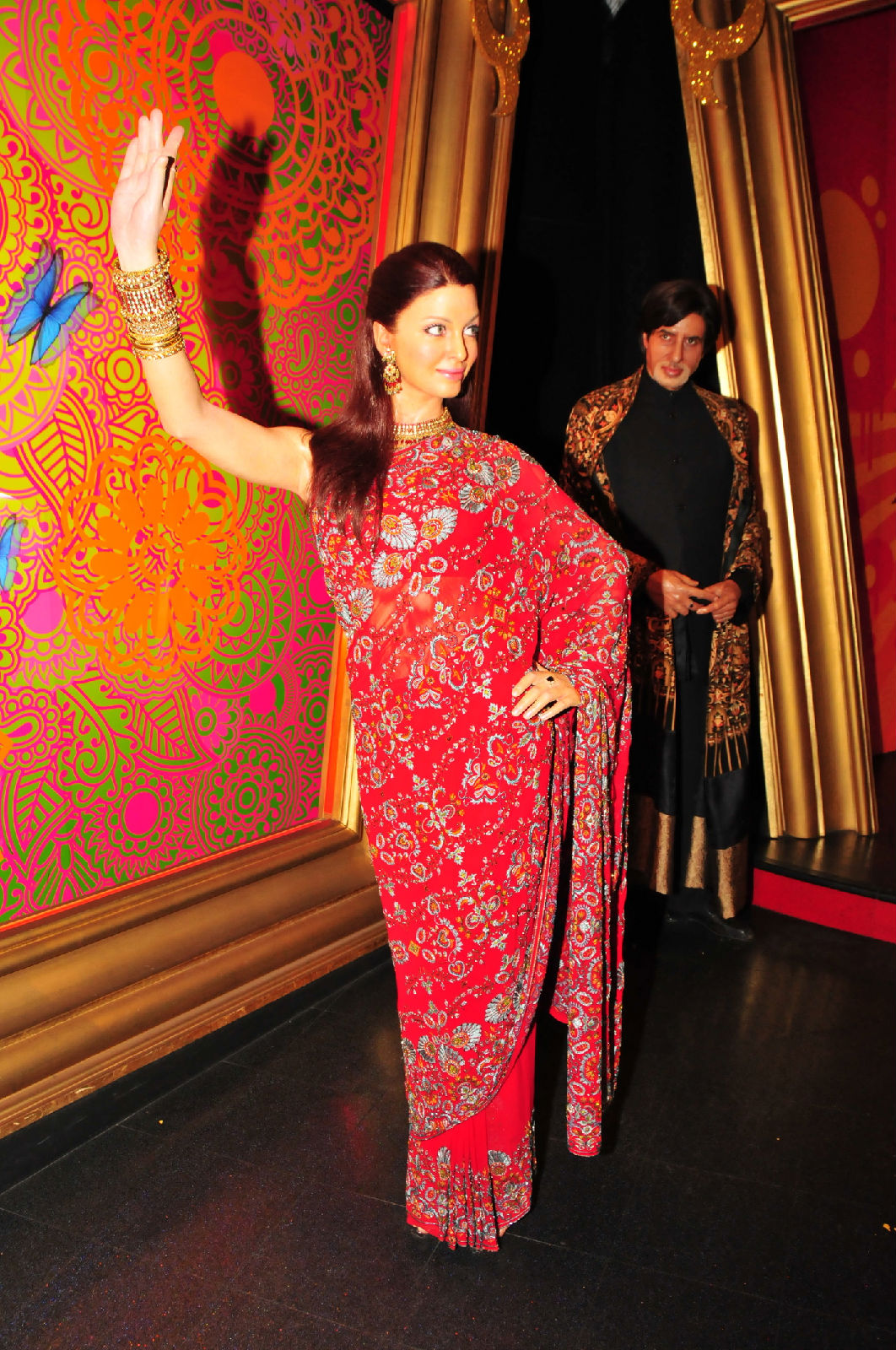  p>杜莎夫人蜡像馆(madame tussauds)是位于英国伦敦的一家蜡像馆.