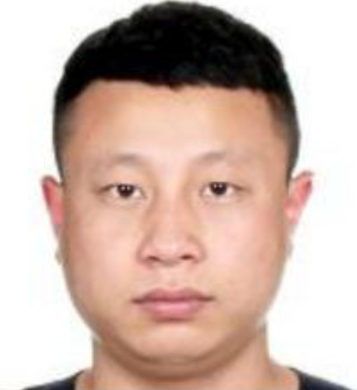 圆脸,体态偏胖,户籍地:浙江省瑞安市莘塍街道锦河北路七巷2号,身份证