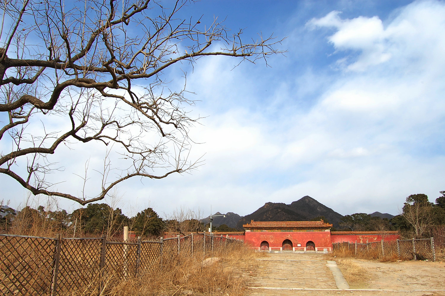  p> b>明永陵 /b>,位于北京市 a target="_blank" href="/item/昌平区