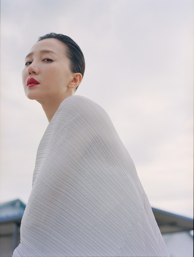  p>阿朵,本名符莹,1980年4月17日出生于湖南省吉首市,中国内地流行女