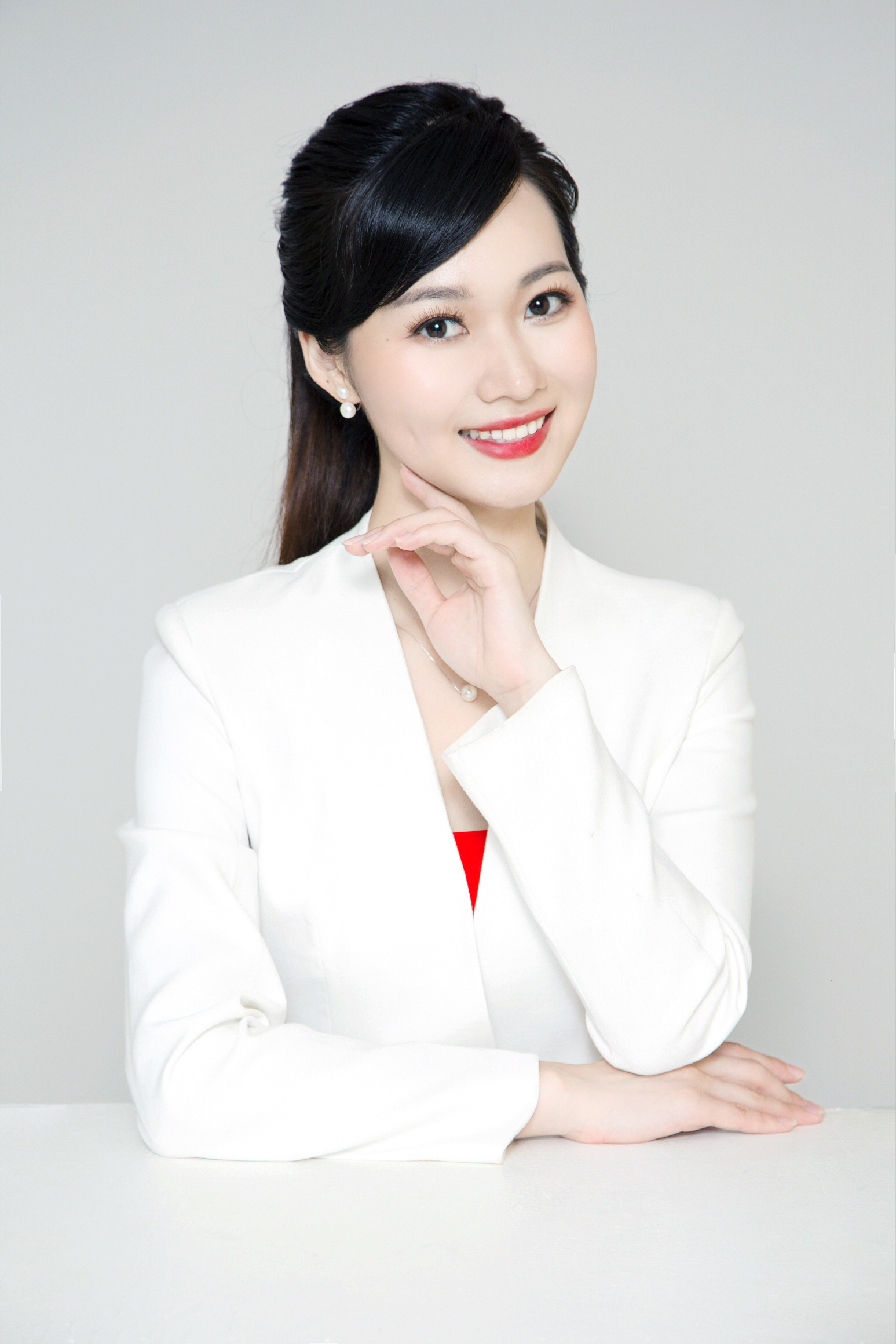  p>莫倩倩,女,1991年5月24日生于湖南邵东,中国文化综艺类节目主持人.