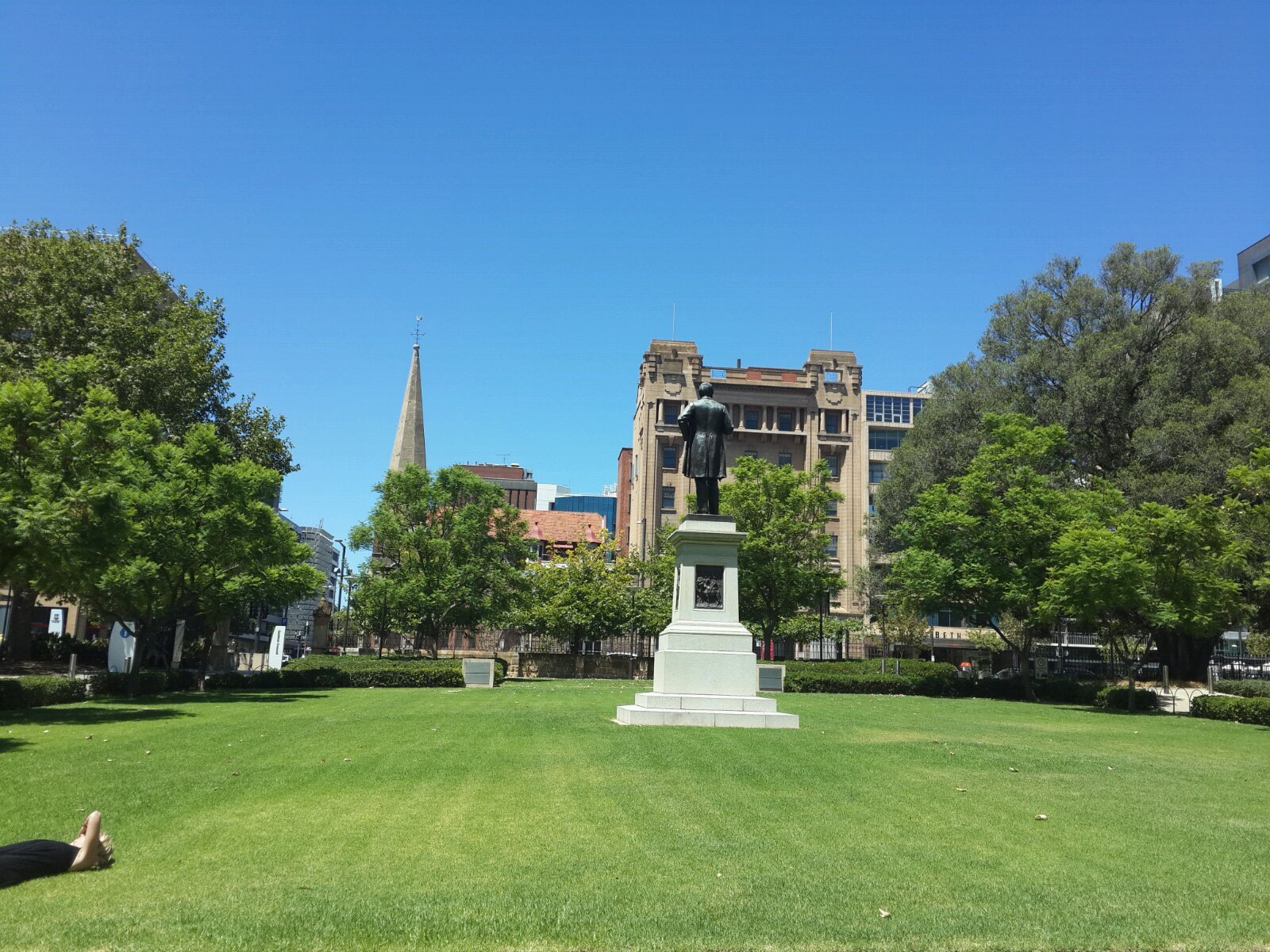  p>阿德莱德大学(the university of adelaide),简称阿大,坐落于 a