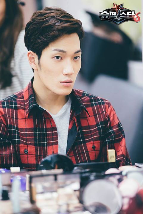 2011年出道的solo歌手,出道曲《傻瓜一样又哭了》.