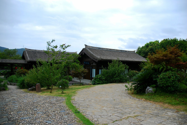 竹山公园是位于定海城区晓峰岭隧道上的公园