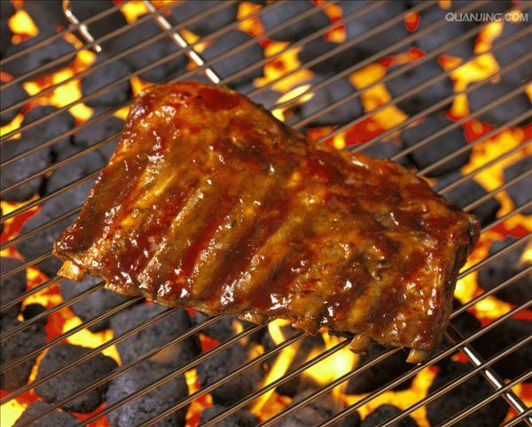 制作原料有牛排骨,酱油,葱末等.