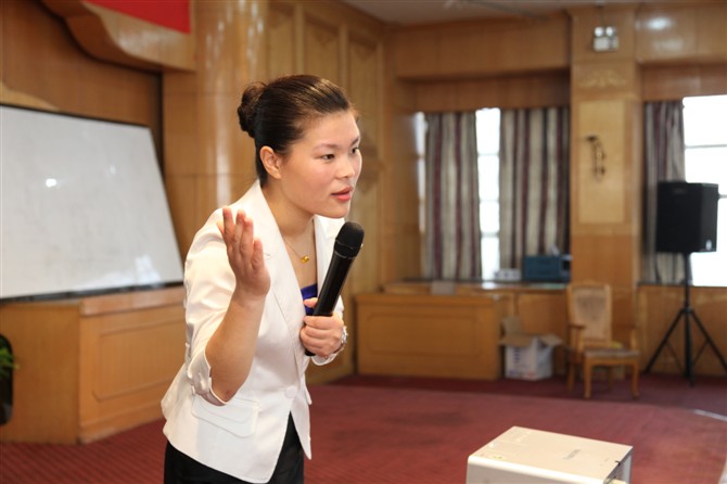  p data-id="gnb8dlnzfr">赵然,女,汉族,中国,她是国家二级心理咨询师