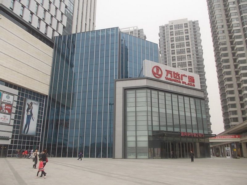  p>天津万达广场是一个大型综合商业广场,坐落在 a target="_blank"