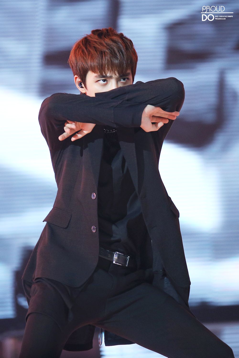 (包括两个大写字母和两个标点符号),曾用名都暻秀,1993年1月12日出生