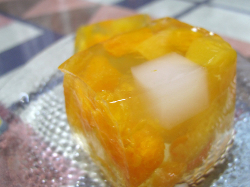  p data-id="gnbvi1v2u6">蒟蒻果冻,由蒟蒻果冻粉,细砂糖,水制作的