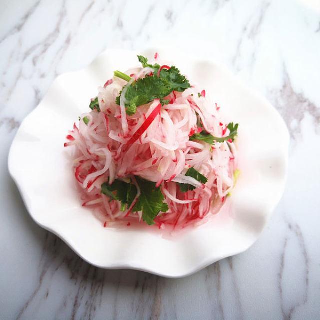 水萝卜炝拌芥兰叶