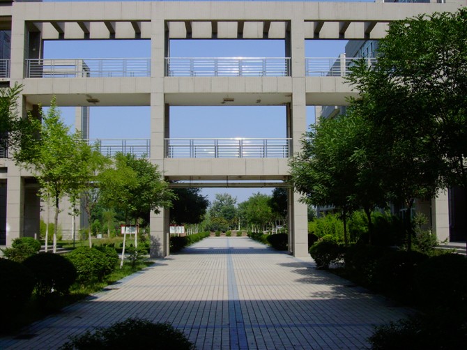西安工业大学