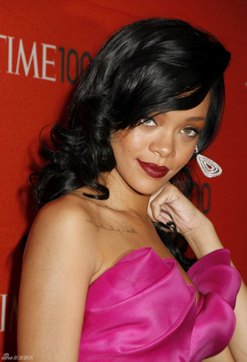  p>蕾哈娜(rihanna),全名罗比恩·蕾哈娜·芬缇(robyn rihanna fenty)