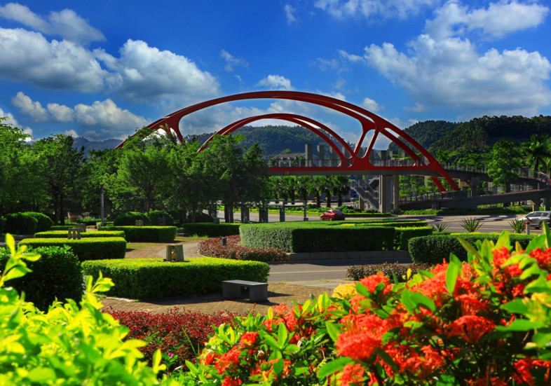  p>黄江镇位于广东省东莞市东南部经济带的腹地,北纬23°02′, 东经