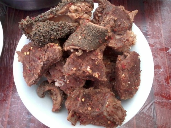  p data-id="gnx8gwxjla">坨坨肉是一道彝族居住地区传统的美食,彝语