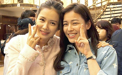  p>景收真,1987年12月5日出生于仁川广域市,韩国女演员.