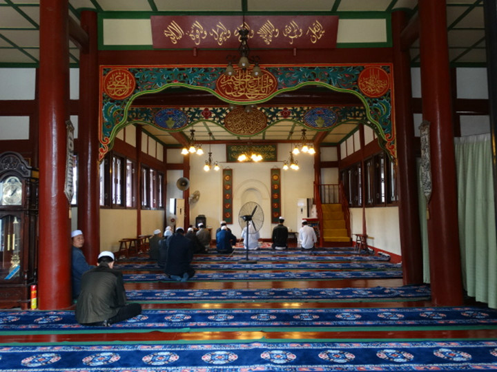  p data-id="gn5i0eqfcp">弥牟清真寺(又名:唐家寺清真寺),位于青白江