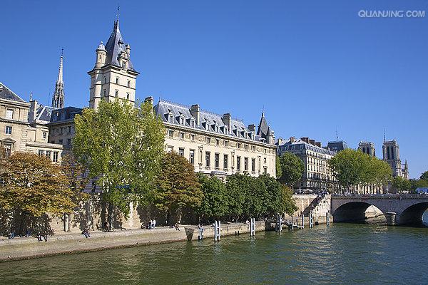  p data-id="gnx4f8atsf">塞纳河畔项目位于武汉中央活动区稀缺滨水