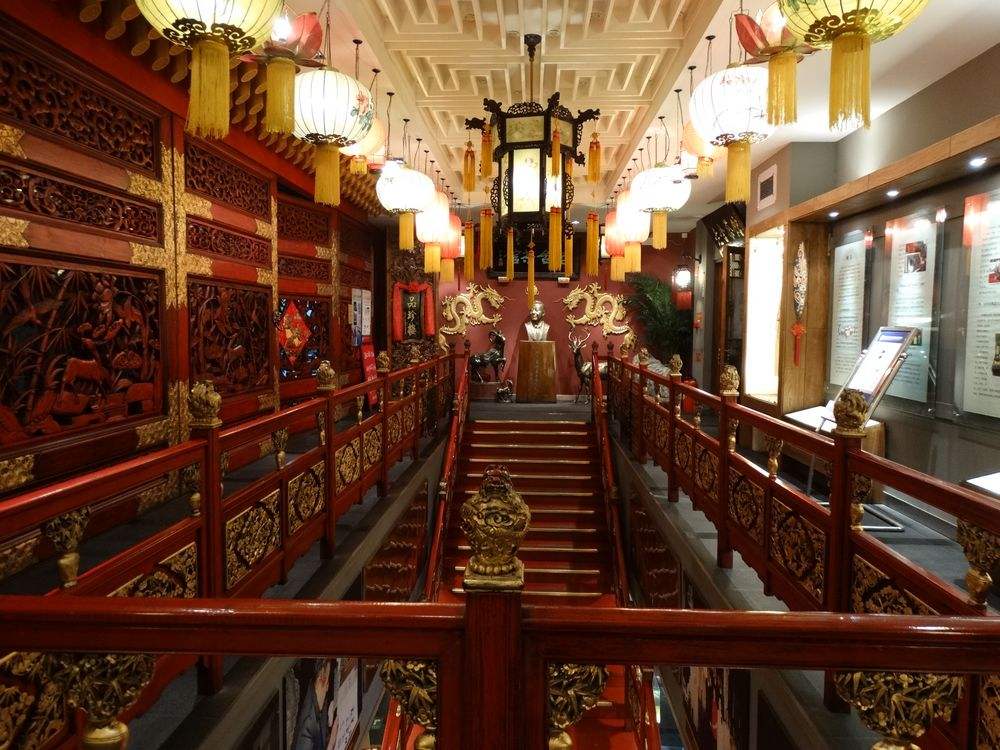  p>老舍茶馆,是以 a href="#">老舍 /a>先生命名的茶馆,建于1988年,古