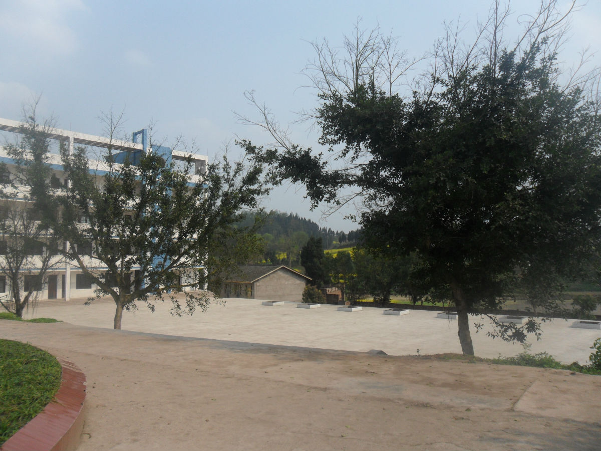  p>内江十四中作为 a target="_blank" href="/item/东兴区教育局