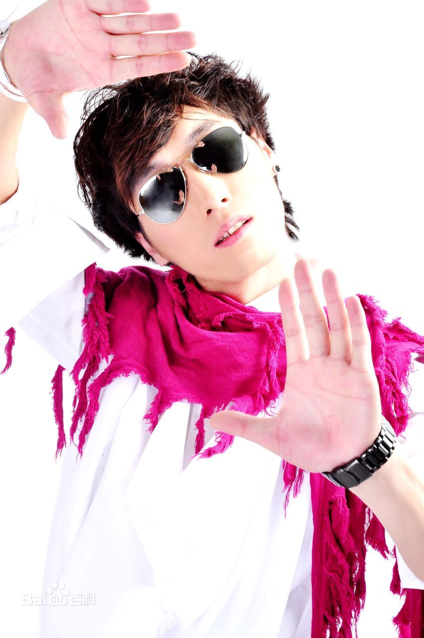  p data-id="gnapex9hgd">李秋实,歌手,音乐人,2005年7参加第三届