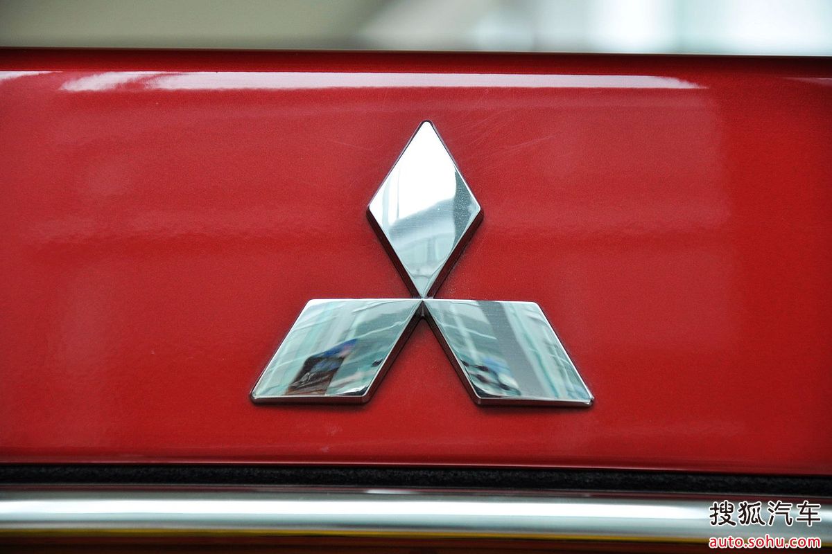  p>三菱蓝瑟是东南汽车推出的三菱车标轿车,属国产车,市场定位在 a